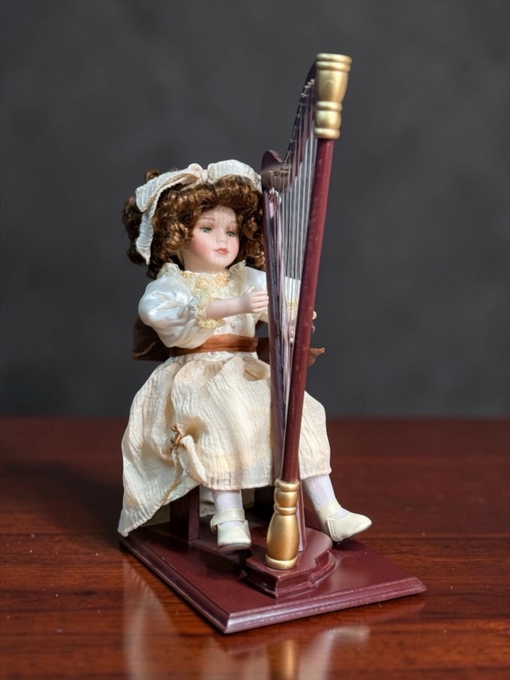 HERITAGE SIGNATURE COLLECTION Musical Mallory Doll w/Harp